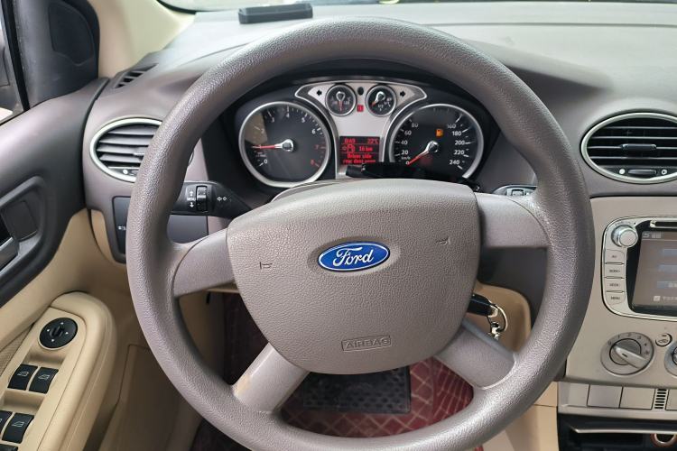 Used Ford Focus 2013 Sedan Classic 1.8L Manual Base Model Steering Wheel