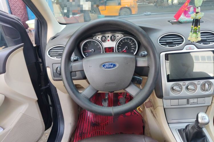 Used Ford Focus 2013 Sedan Classic 1.8L Manual Base Model Steering Wheel