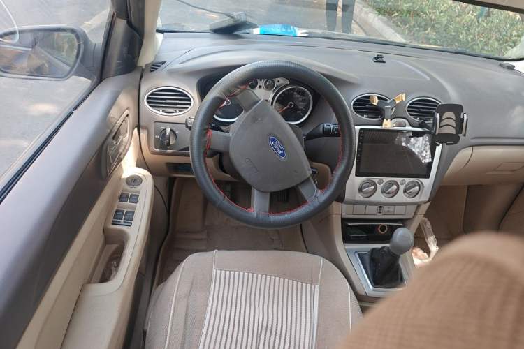 Used Ford Focus 2013 Sedan Classic 1.8L Manual Base Model Steering Wheel