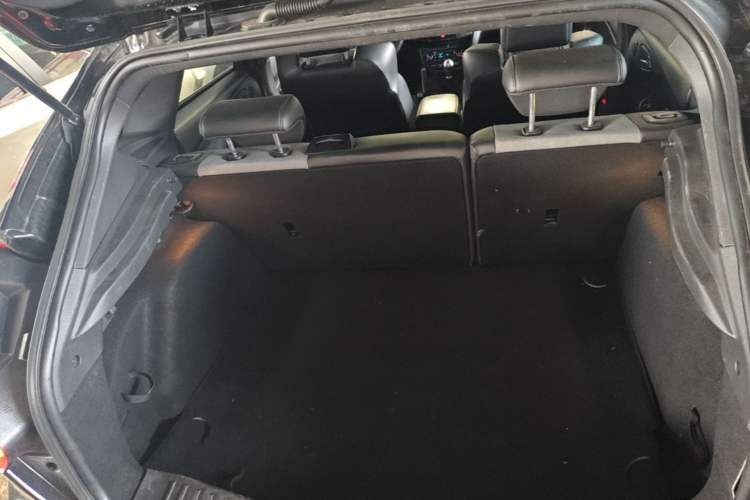 Used Ford Focus 2013 2.0T ST Standard Edition Trunk