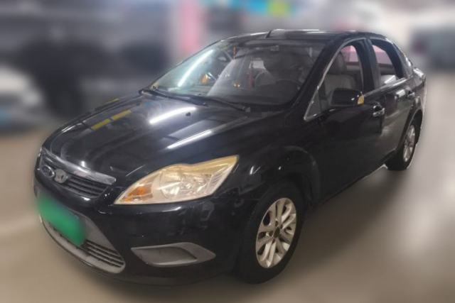 Używany Ford Focus 2013 Sedan Classic 1.8L Manual Base Model
