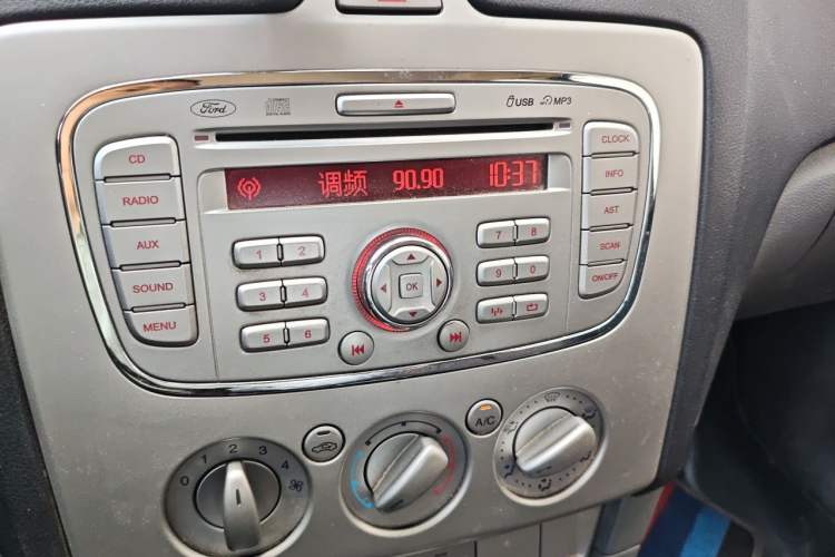 Used Ford Focus 2013 Hatchback Classic 1.8L Manual Base Model Audio And AC Panel