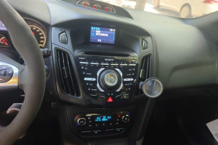 Used Ford Focus 2013 2.0T ST Standard Edition Audio And AC Panel