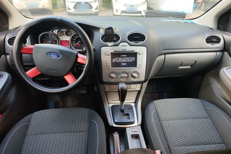 Used Ford Focus 2013 Hatchback Classic 1.8L Automatic Base Model Center Console