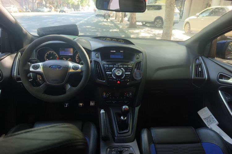 Used Ford Focus 2013 2.0T ST Standard Edition Center Console