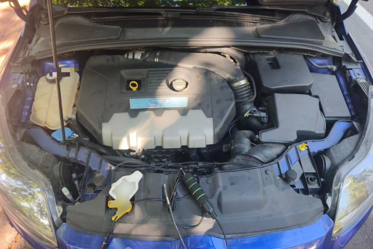 Used Ford Focus 2013 2.0T ST Standard Edition Engine Bay