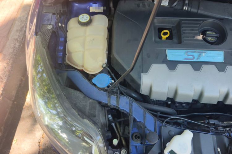 Used Ford Focus 2013 2.0T ST Standard Edition Engine Bay Right