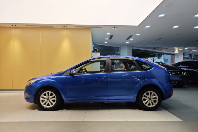 Used Ford Focus 2013 Hatchback Classic 1.8L Automatic Base Model Exterior 8