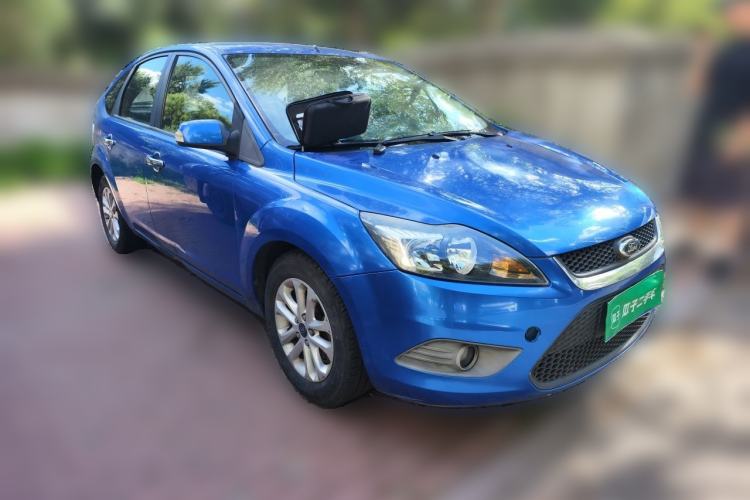 Used Ford Focus 2013 Hatchback Classic 1.8L Automatic Base Model Front Right 45 Deg