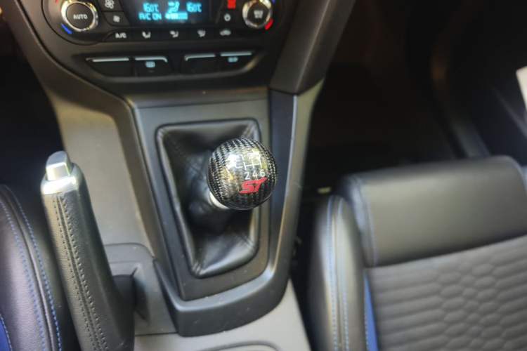 Used Ford Focus 2013 2.0T ST Standard Edition Gear Lever
