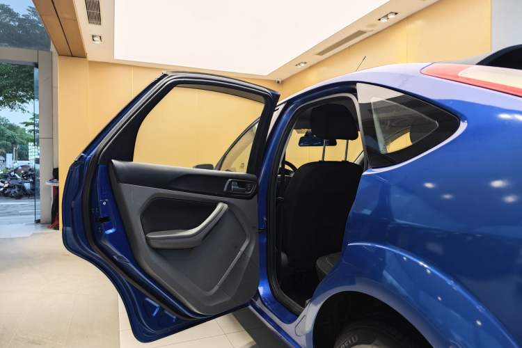 Used Ford Focus 2013 Hatchback Classic 1.8L Automatic Base Model Interior 12