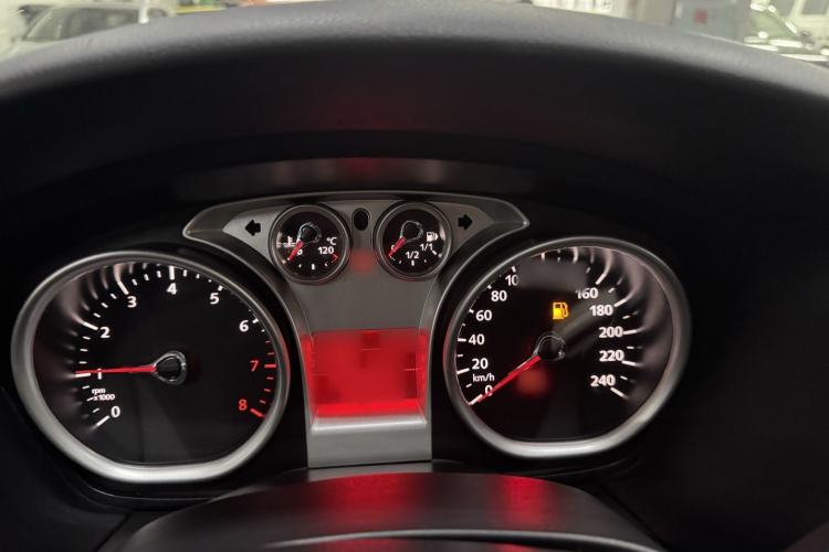 Used Ford Focus 2013 Hatchback Classic 1.8L Manual Base Model Interior 3