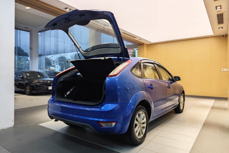 Used Ford Focus 2013 Hatchback Classic 1.8L Automatic Base Model Interior 3
