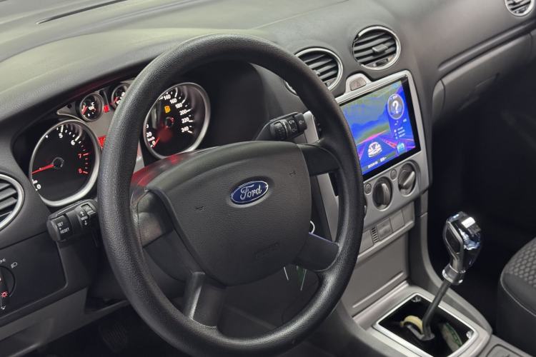 Used Ford Focus 2013 Hatchback Classic 1.8L Manual Base Model Interior 5