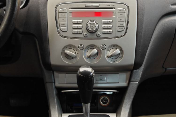 Used Ford Focus 2013 Hatchback Classic 1.8L Automatic Base Model Interior 5