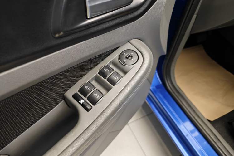Used Ford Focus 2013 Hatchback Classic 1.8L Automatic Base Model Interior 9