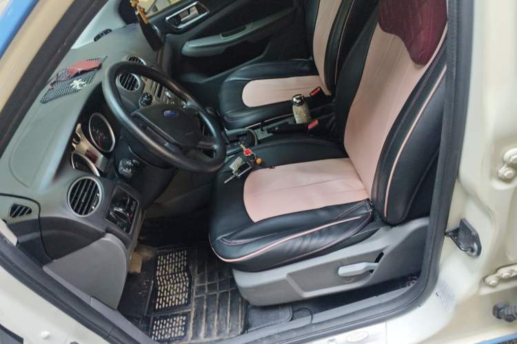 Used Ford Focus 2013 Hatchback Classic 1.8L Automatic Base Model Left Front Seat