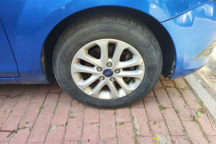 Used Ford Focus 2013 Hatchback Classic 1.8L Automatic Base Model Right Front Wheel Hub