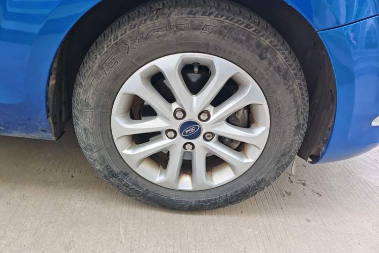Used Ford Focus 2013 Hatchback Classic 1.8L Manual Base Model Right Front Wheel Hub