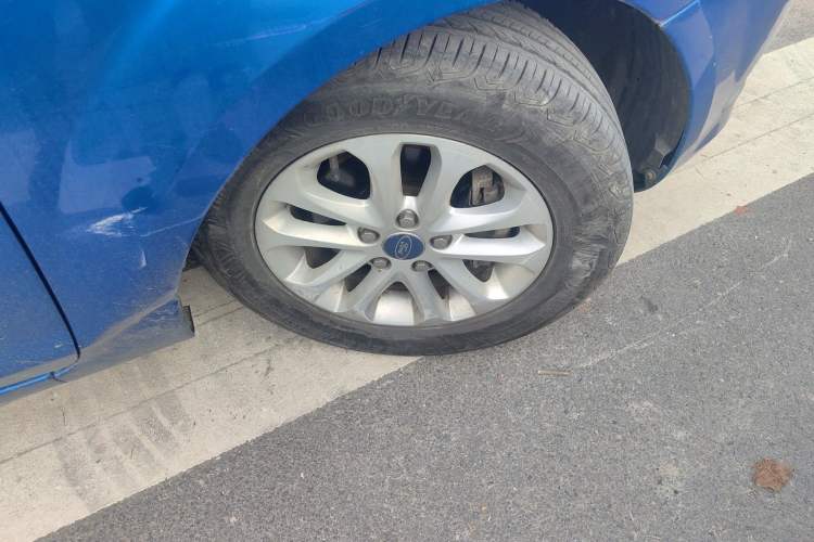 Used Ford Focus 2013 Hatchback Classic 1.8L Manual Base Model Right Front Wheel Hub