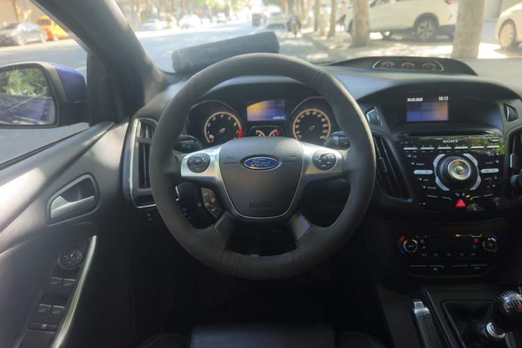 Used Ford Focus 2013 2.0T ST Standard Edition Steering Wheel
