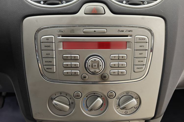 Used Ford Focus 2013 Hatchback Classic 1.8L Manual Base Model Audio And AC Panel