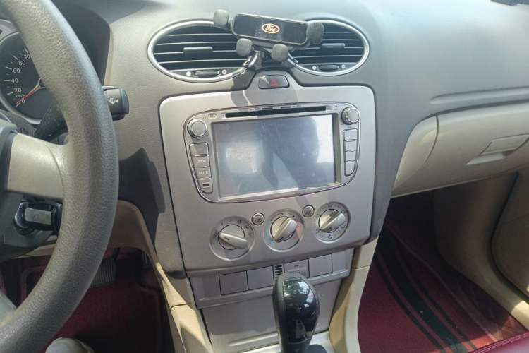 Used Ford Focus 2013 Sedan Classic 1.8L Automatic Base Model Audio And AC Panel