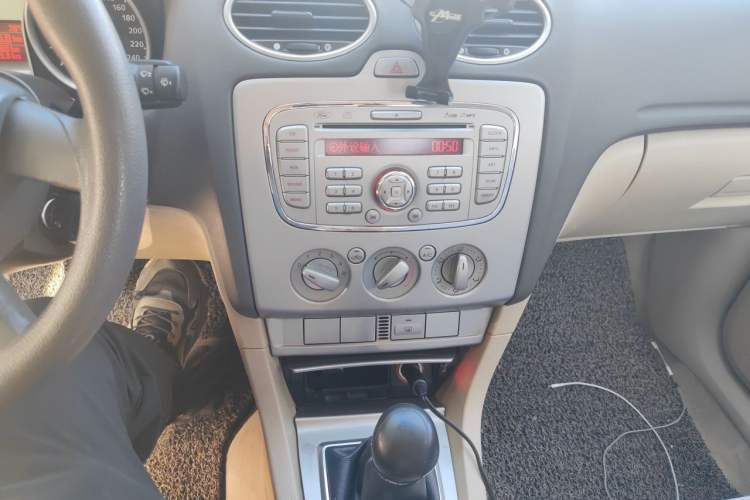 Used Ford Focus 2013 Sedan Classic 1.8L Manual Base Model Audio And AC Panel