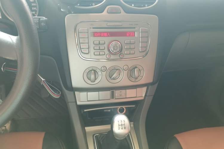 Used Ford Focus 2013 Hatchback Classic 1.8L Manual Base Model Audio And AC Panel
