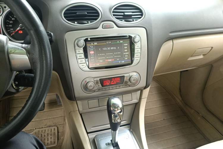 Used Ford Focus 2013 Sedan Classic 1.8L Automatic Fashion Edition Audio And AC Panel