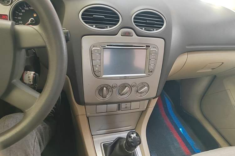 Used Ford Focus 2013 Sedan Classic 1.8L Manual Base Model Audio And AC Panel
