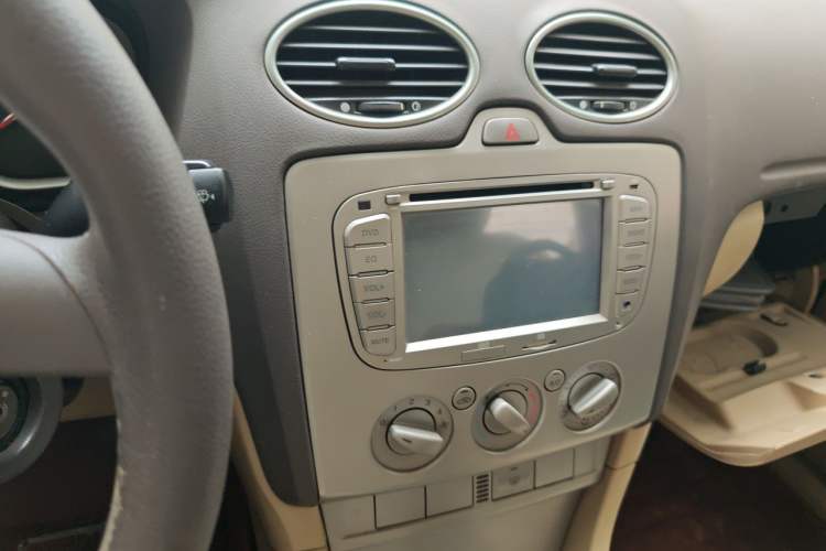 Used Ford Focus 2013 Sedan Classic 1.8L Manual Base Model Audio And AC Panel