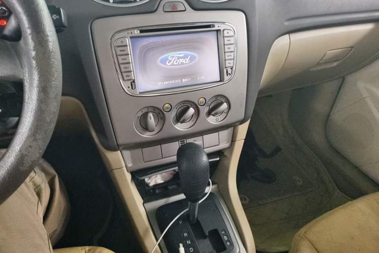 Used Ford Focus 2013 Sedan Classic 1.8L Automatic Base Model Audio And AC Panel