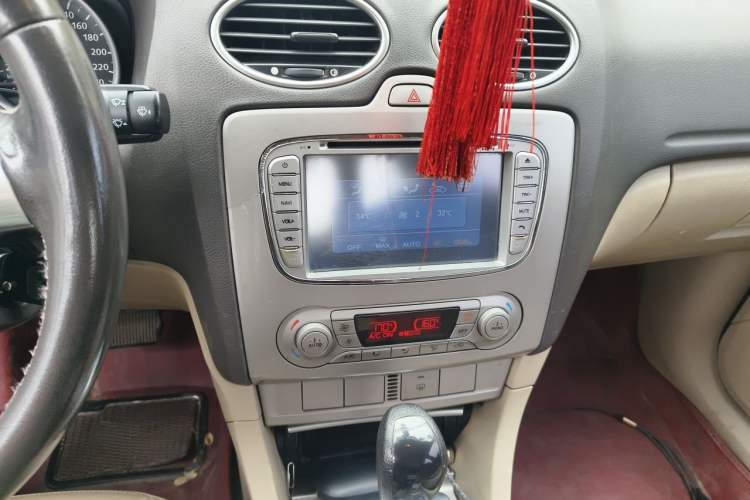 Used Ford Focus 2013 Sedan Classic 1.8L Automatic Millionth Anniversary Edition Audio And AC Panel