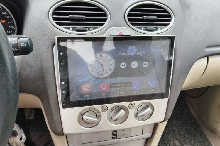 Used Ford Focus 2013 Sedan Classic 1.8L Manual Base Model Audio And AC Panel