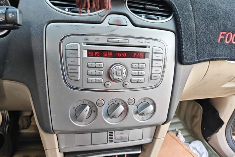 Used Ford Focus 2013 Sedan Classic 1.8L Manual Base Model Audio And AC Panel