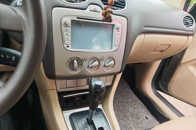 Used Ford Focus 2013 Sedan Classic 1.8L Automatic Base Model Audio And AC Panel