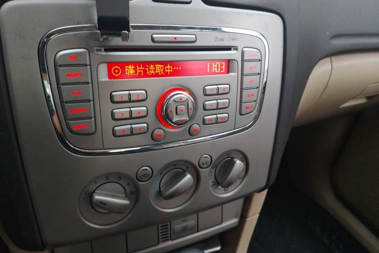 Used Ford Focus 2013 Sedan Classic 1.8L Automatic Base Model Audio And AC Panel