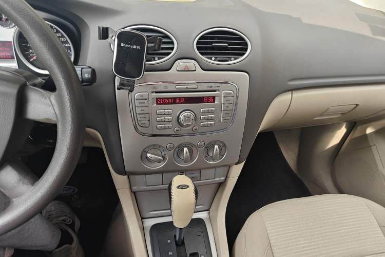Used Ford Focus 2013 Sedan Classic 1.8L Automatic Base Model Audio And AC Panel