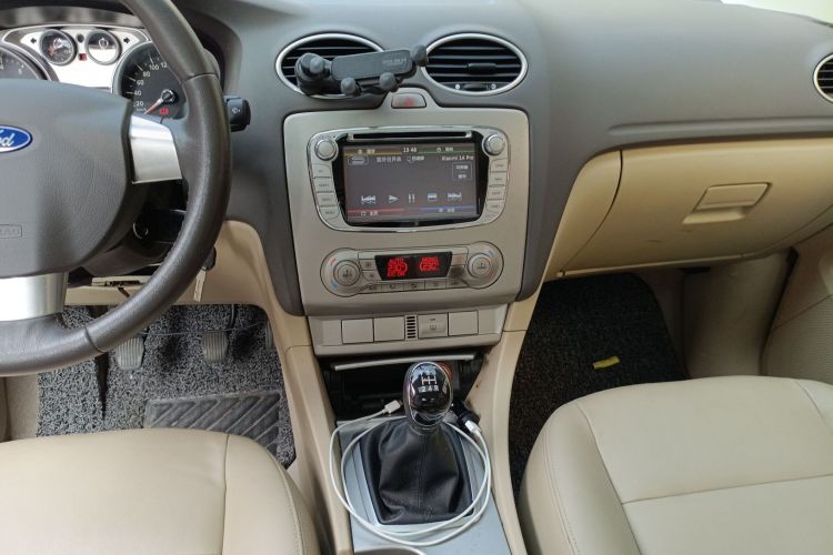 Used Ford Focus 2013 Sedan Classic 1.8L Manual Fashion Edition Audio And AC Panel