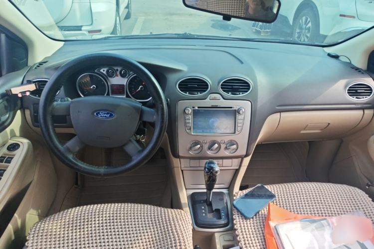 Used Ford Focus 2013 Sedan Classic 1.8L Automatic Base Model Center Console