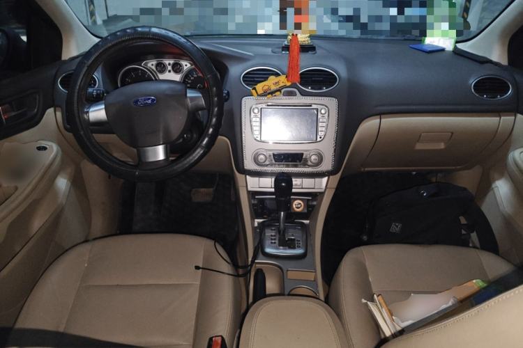 Used Ford Focus 2013 Hatchback Classic 1.8L Automatic Fashion Edition Center Console