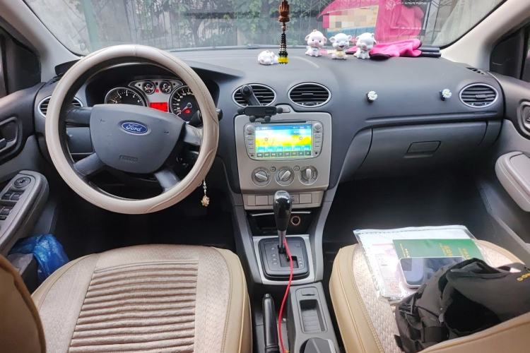 Used Ford Focus 2013 Hatchback Classic 1.8L Automatic Base Model Center Console