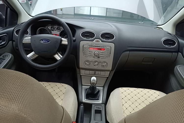 Used Ford Focus 2013 Hatchback Classic 1.8L Manual Base Model Center Console