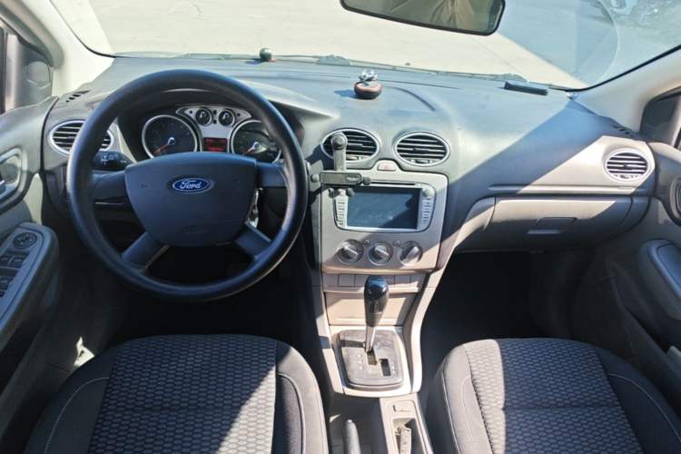 Used Ford Focus 2013 Hatchback Classic 1.8L Automatic Base Model Center Console