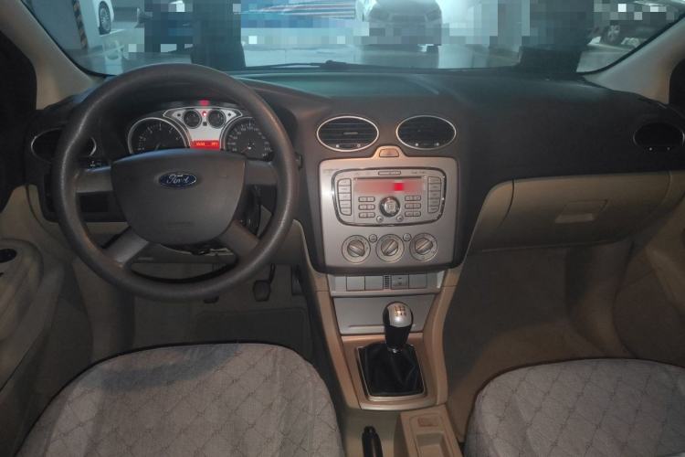 Used Ford Focus 2013 Sedan Classic 1.8L Manual Base Model Center Console