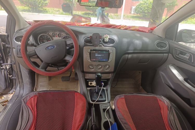 Used Ford Focus 2013 Hatchback Classic 1.8L Automatic Base Model Center Console