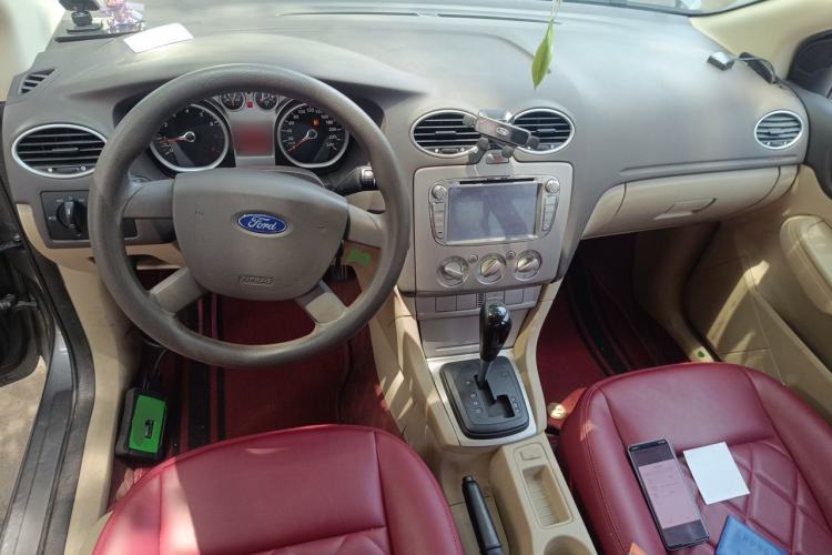 Used Ford Focus 2013 Sedan Classic 1.8L Automatic Base Model Center Console