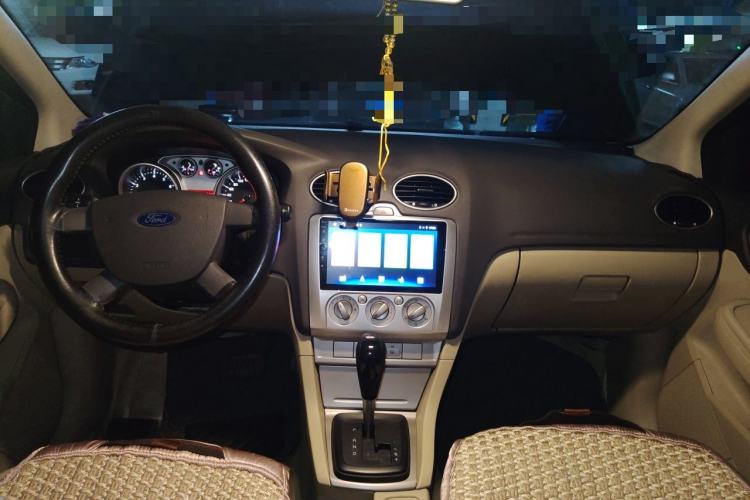 Used Ford Focus 2013 Sedan Classic 1.8L Automatic Base Model Center Console