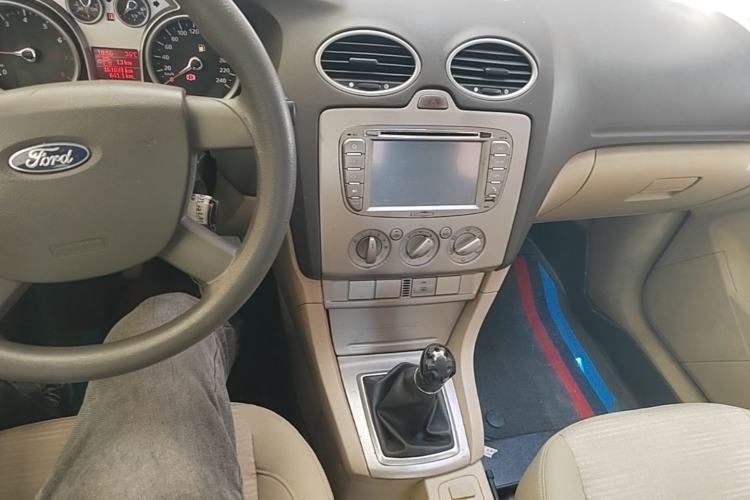 Used Ford Focus 2013 Sedan Classic 1.8L Manual Base Model Center Console